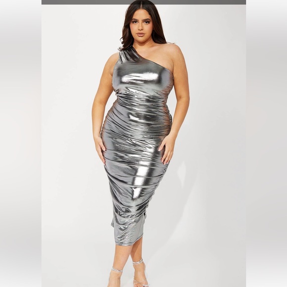Sz 1x Silver Metallic Ruched Dress - Picture 3 of 5